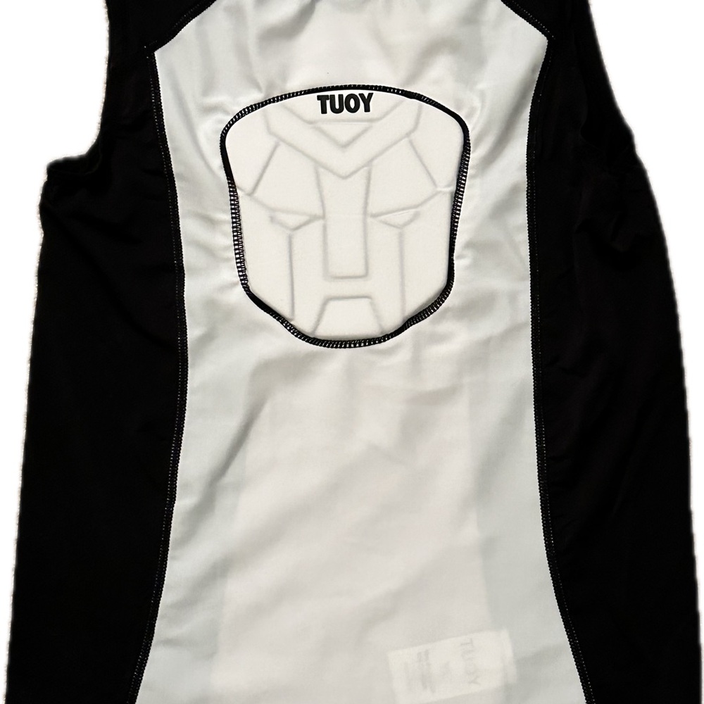 TUOY Black and White Sleeveless Top